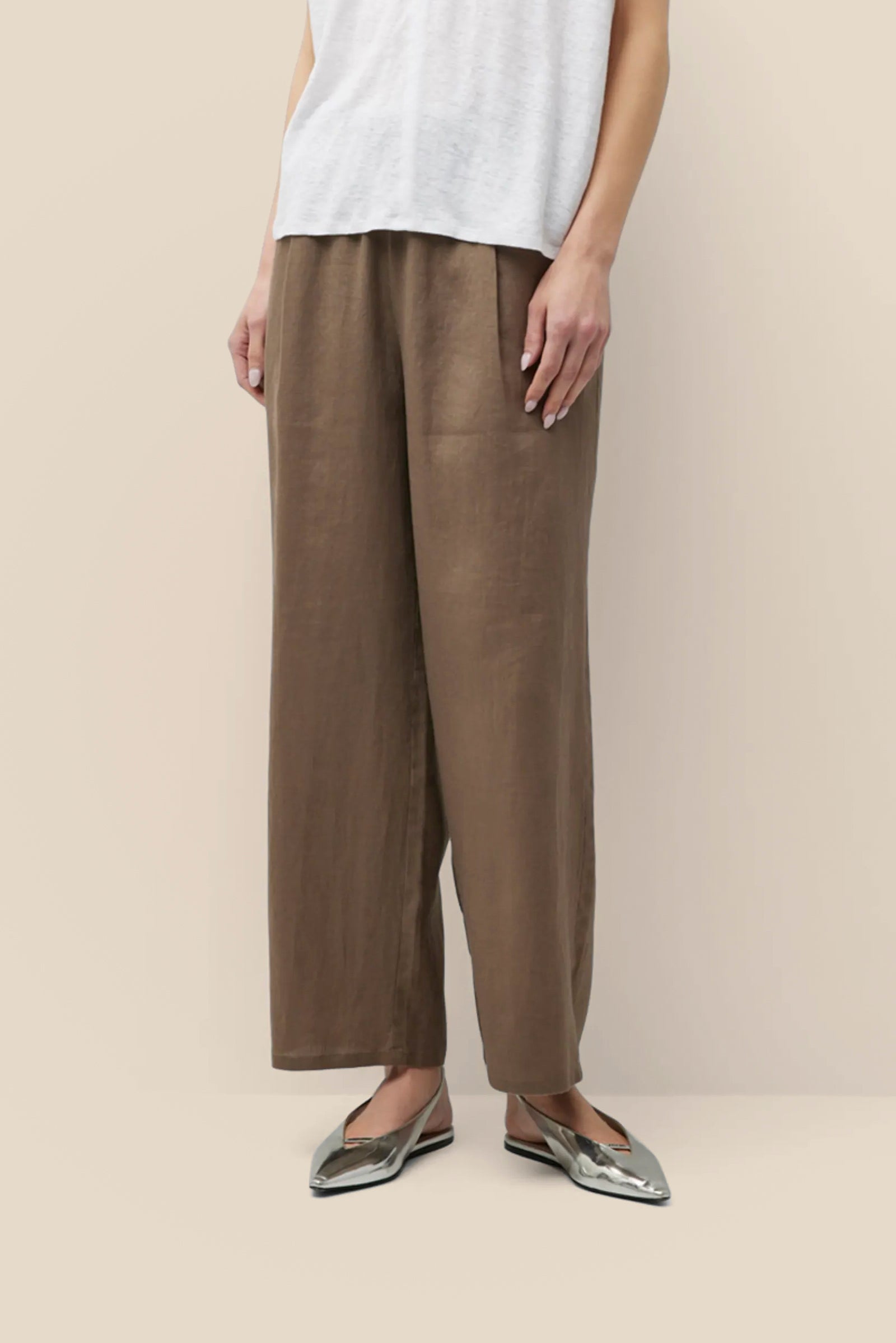 Women Linen Straight Trousers: Laid-Back Elegance & Modern Appeal ...